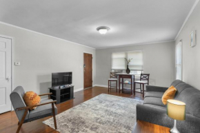 Top-Floor 1BR Apartment in Omaha